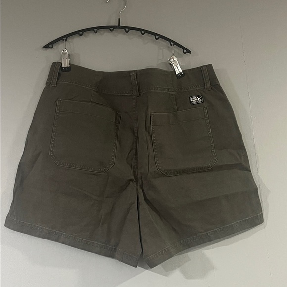 Eddie Bauer Dark Olive Women's Cargo Shorts Size 14 - Picture 7 of 7